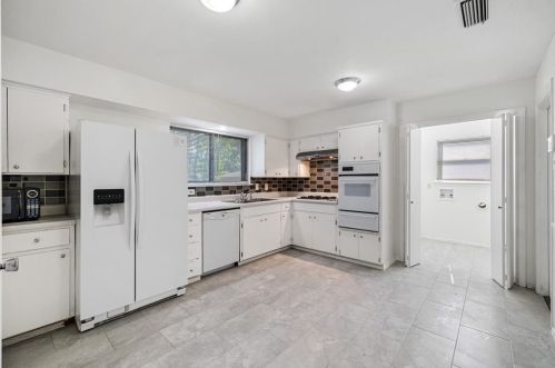 2612 Avenida Loop, Irving TX  75062-5131 exterior