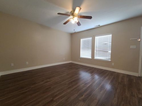 606 Frazier St, Conroe TX  77301-5075 exterior