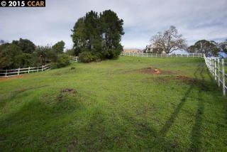 3355 Hillside Ter, Lafayette, CA 94549-2306