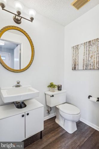 8675 Hickory Ridge Ct, Springfield VA  22153-3703 exterior