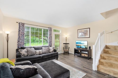 7359 Grandview Ct, Carpentersville, IL 60110-3400