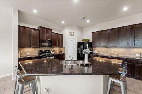 2218 Maple Point Dr, Conroe TX  77301-3168 exterior