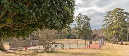 66 Montre Sq, Atlanta GA  30327-4043 exterior