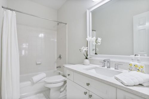 710 Lake Summit Dr, Atlanta GA  30342-1919 exterior