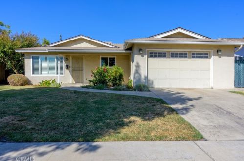 3066 Sussex Way, Fresno, CA 93722-4545