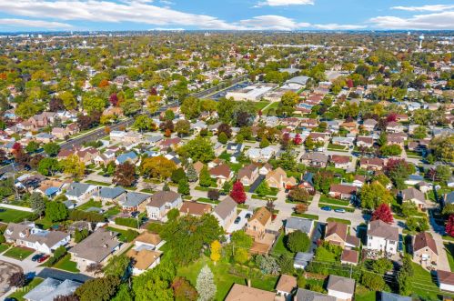 7103 Keeney St, Niles IL  60714-3039 exterior