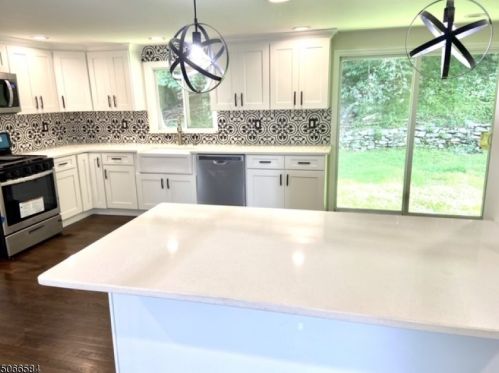 31 Summit Trl, Sparta, NJ 07871-1430