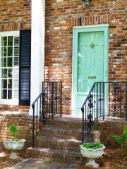 332 Meadowbrook Dr, Atlanta GA  30342-3325 exterior