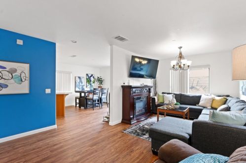 898 Kemp Ct, Compton, CA 90220-4569