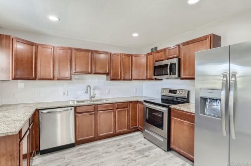 706 Troy Ct, Aurora CO 80011-6641 exterior