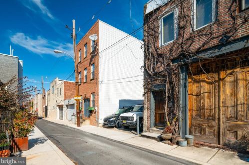 922 4 St, Philadelphia PA 19147-4104 exterior