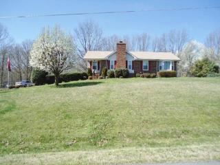 118 Hickory Hill Dr, Cottontown, TN 37048-4728