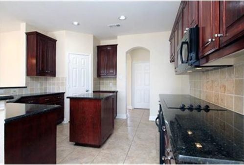 9015 Jasmine Ln, Irving TX  75063-4279 exterior