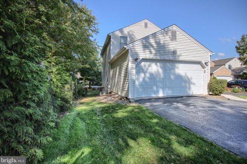 2229 Buttonwood Cir, Harrisburg, PA 17110-9205