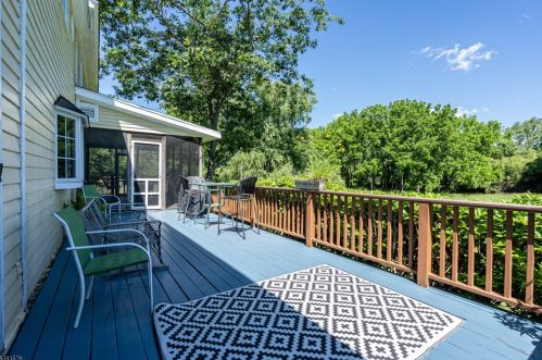 39 River Bend Rd, Clinton, NJ 08809-1044