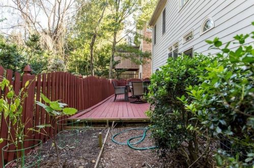 2375 Briarcliff Cmns, Atlanta GA  30345-2175 exterior