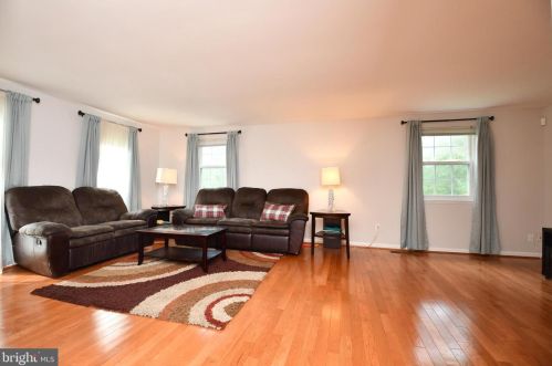 7022 Braddock Mews Pl, Springfield VA  22151-3523 exterior