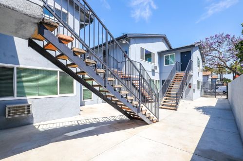 200 Wakefield Ave, Anaheim CA  92802-4224 exterior