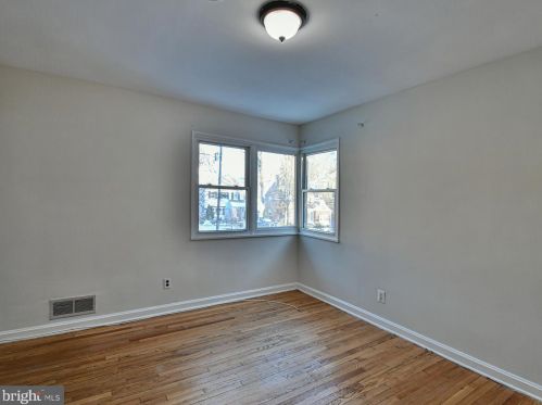 8708 Sundale Dr, Silver Spring MD 20910-5039 exterior