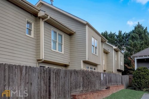 1516 Howell Mill Rd, Atlanta GA  30318-3165 exterior