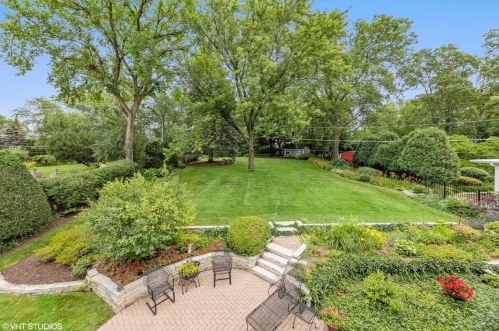 115 Eastern Ave, Willowbrook IL  60514-1414 exterior