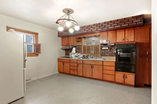 3348 Red Oak Ln, Crete, IL 60417-4846