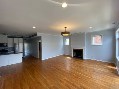 633 Bowen Ave, Chicago, IL 60653-2800