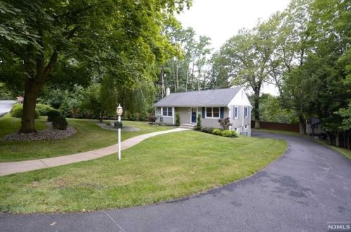 26 Maysenger Rd, Mahwah, NJ 07430-1824