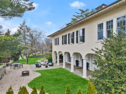 75 Dearfield Dr, Greenwich, CT 06831-5324