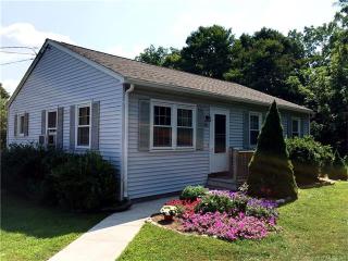 410 Union St, Guilford CT  06437-2828 exterior