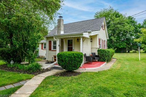 6 Dogwood Ln, Princeton NJ  08540-8439 exterior