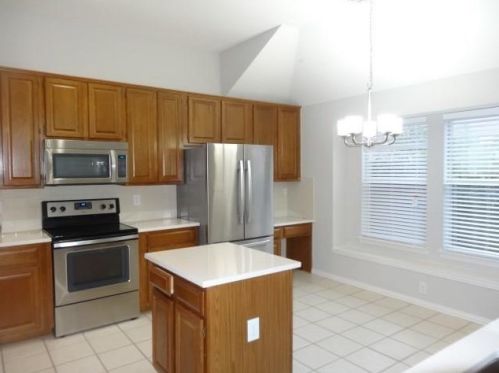 618 Rivercove Dr, Garland TX  75044-4924 exterior