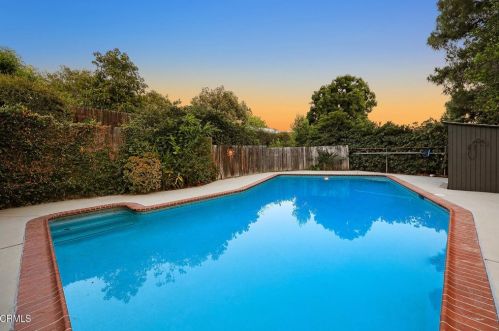 2512 Rockdell St, Glendale CA 91214-2221 exterior