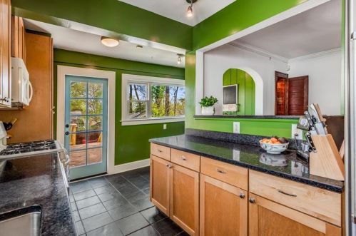 2496 Jefferson Ter, Atlanta GA  30344-2743 exterior