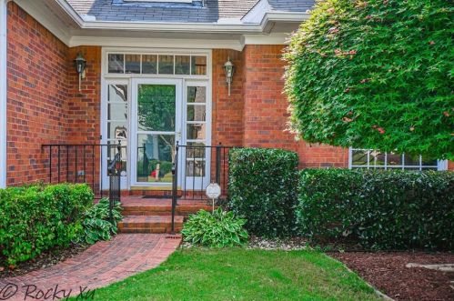 3741 Ashford Pt, Atlanta, GA 30319-2114