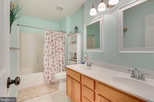 1942 Fairview Dr, Berkeley Springs WV  25411-3219 exterior