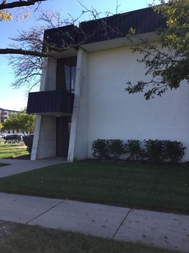 9737 Fox Glen Dr, Niles IL  60714-5811 exterior
