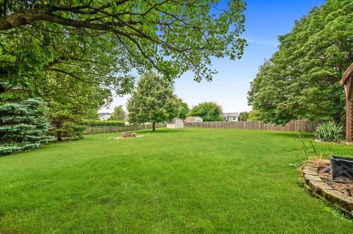 1445 Shaman Dr, Lemont IL  60490-5572 exterior