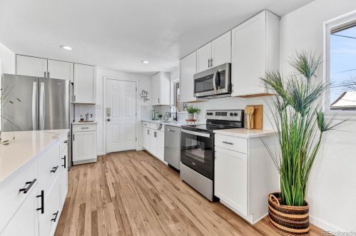 4459 Grant St, Englewood CO  80113-5806 exterior