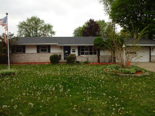 2215 Skokie Dr, Rockford, IL 61108-7935