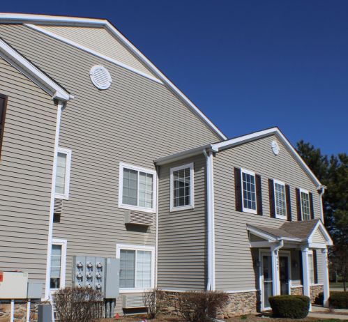 425 Silverstone Dr, Carpentersville, IL 60110-1176