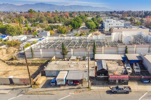6818 Hazeltine Ave, Van Nuys, CA 91405-3217