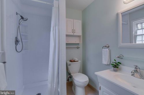 9001 Teddy Rae Ct, Springfield VA 22152-2644 exterior