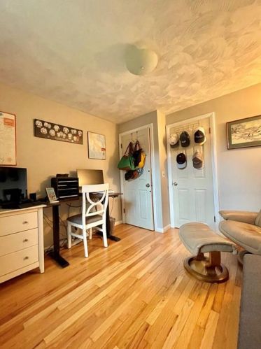 435 Middle Rd, Warwick RI  02818-2324 exterior