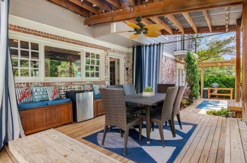 676 Hillpine Dr, Atlanta GA  30306-3277 exterior
