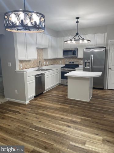 2547 Thorncroft Pl, Herndon, VA 20171-4717
