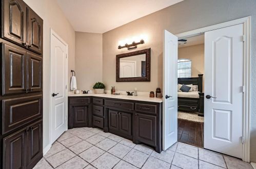 10512 Stonehill Dr, Fort Worth TX  76126-4547 exterior