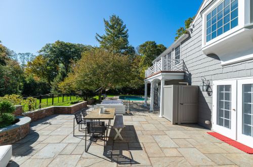 40 Pecksland Rd, Greenwich CT  06831-3738 exterior