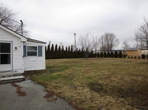 29 Jordan St, Presque Isle, ME 04769-2225