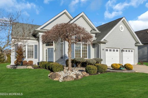 22 Julianne Ct, East Freehold, NJ 07728-9254